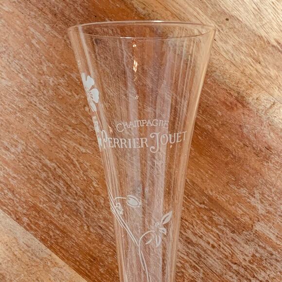 PERRIER JOUET (6) Champagne Flutes 9-3/4" White Floral Trumpet Etched VTG NIB - Picture 4 of 12